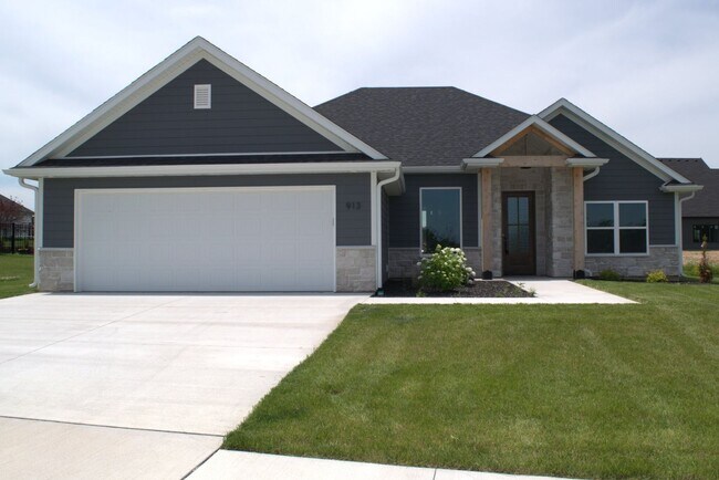 Building Photo - Beautiful 3 Bed 2 Bath Ranch In The Brooks!