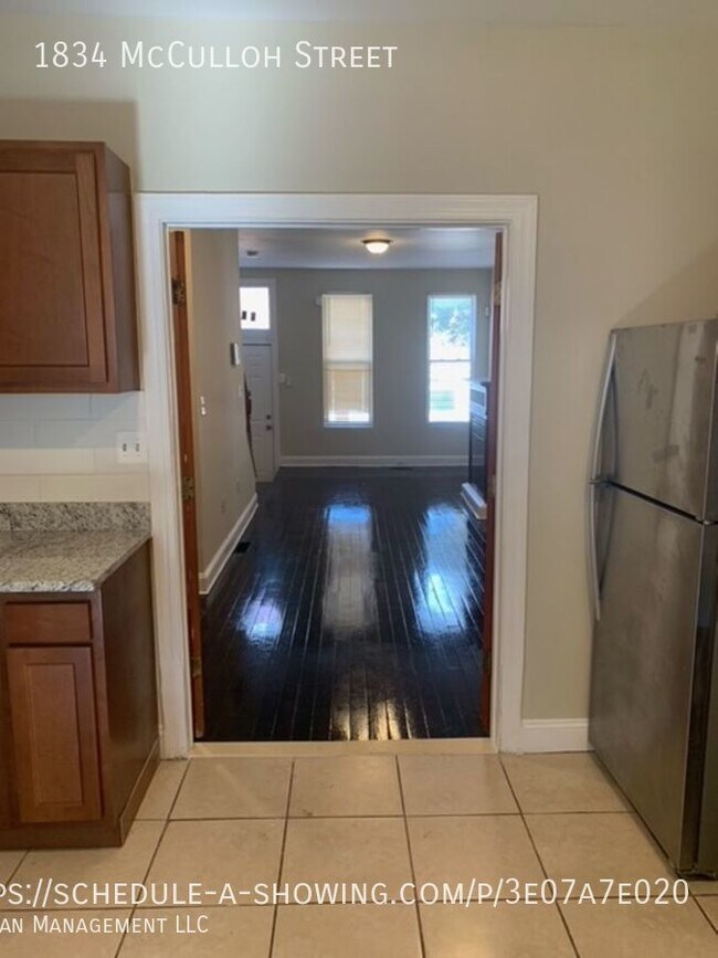 Building Photo - Enormous Rowhome in Madison Park - Close t...