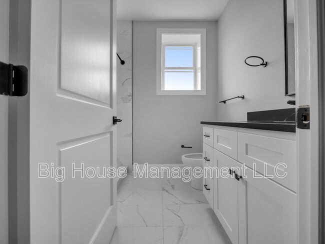 Building Photo - 707 Druid Park Lake Dr