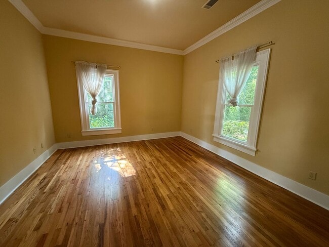 Building Photo - Beautiful Remodeled Home in Normaltown Athens!!