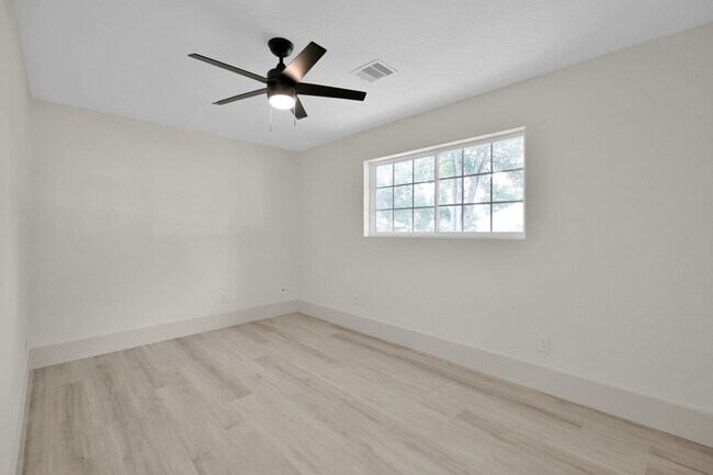 Building Photo - 6026 Willowbend Blvd