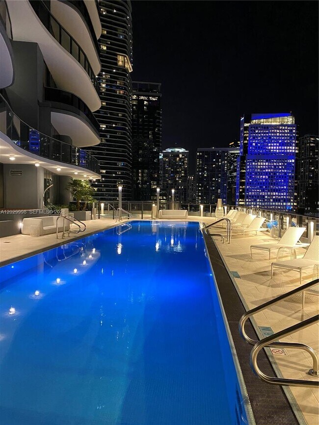 Building Photo - 1000 Brickell Plaza