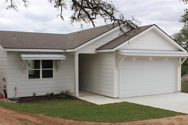 Building Photo - 830 Oak Ln