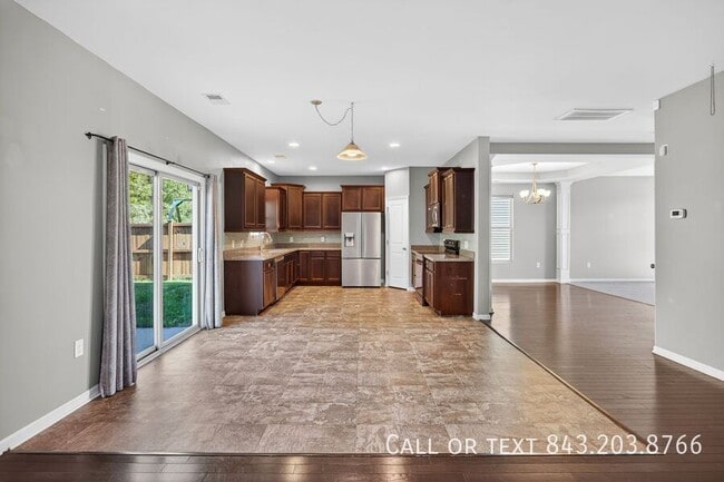 Building Photo - 165 Weeping Cypress Dr