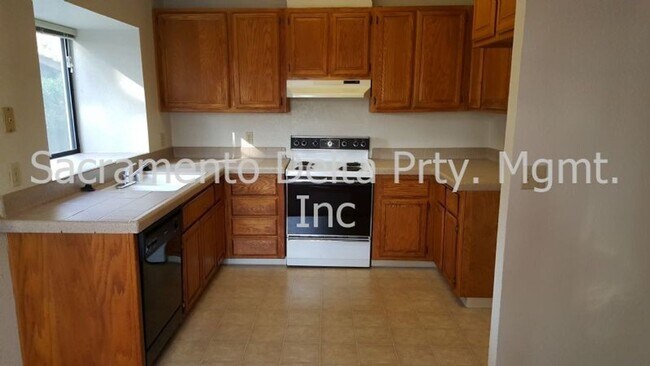 Building Photo - 3 Bedroom Greenhaven Home