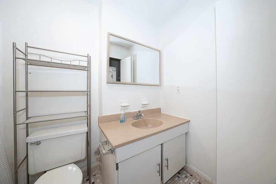 Building Photo - 765 N Ringgold St