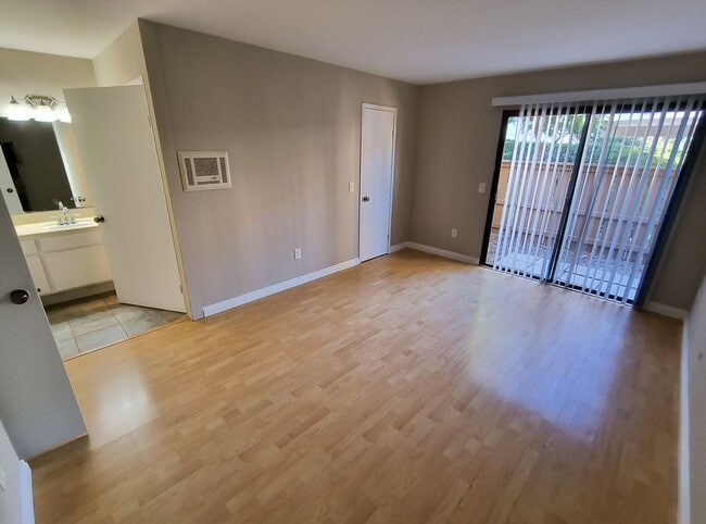 Building Photo - Lower Unit In Scripps Woods