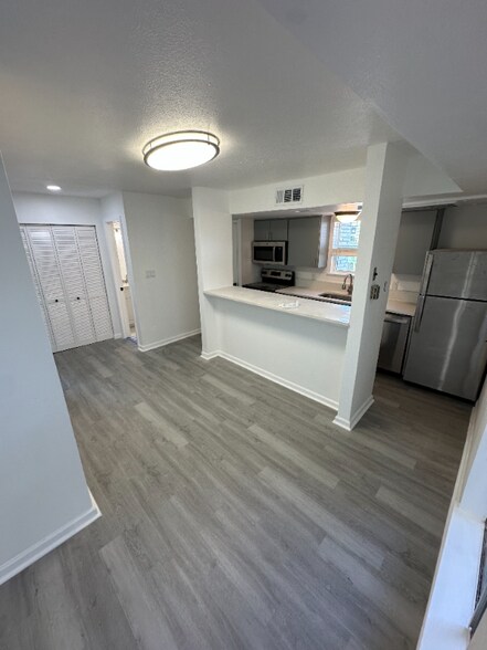 Building Photo - 2544 Hondo Ave