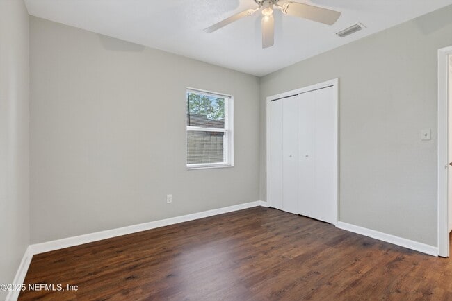Building Photo - 6190 Mercer Cir E
