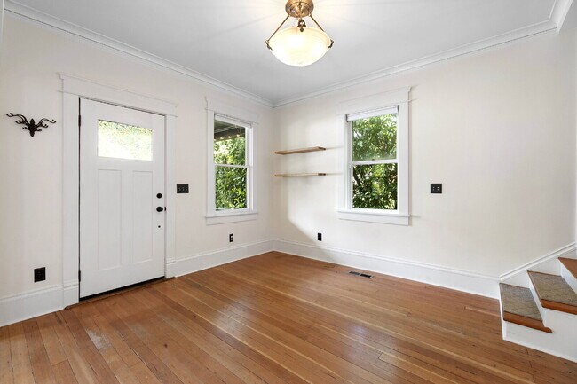 Building Photo - Beautifully Restored 3-Bedroom Home in Historic Section of Oregon City
