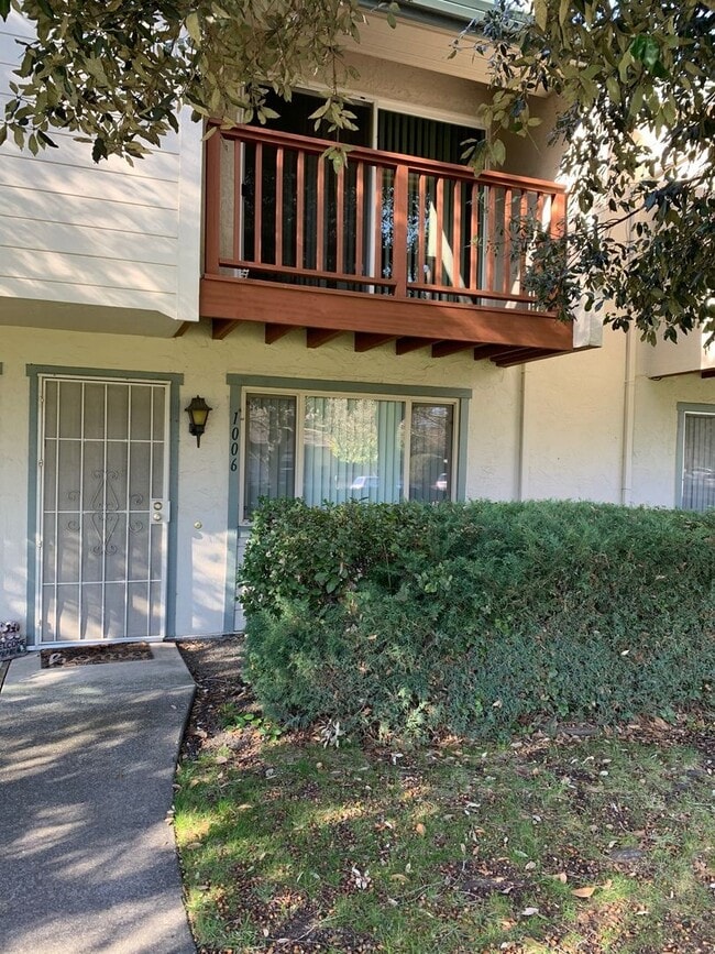 Primary Photo - Lovely 2 bedroom PUD in the E Section of R...