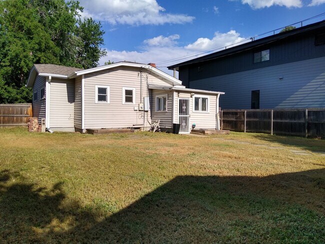 Building Photo - DU Charming 1920's Bungalow 2 Beds 1 Bath  Available Now