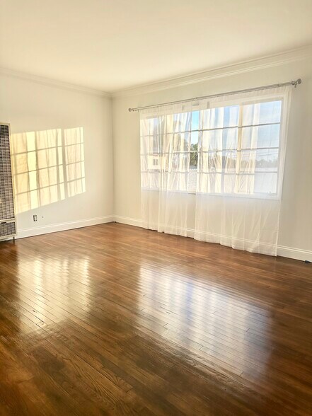 Building Photo - 1869 E Ocean Ave