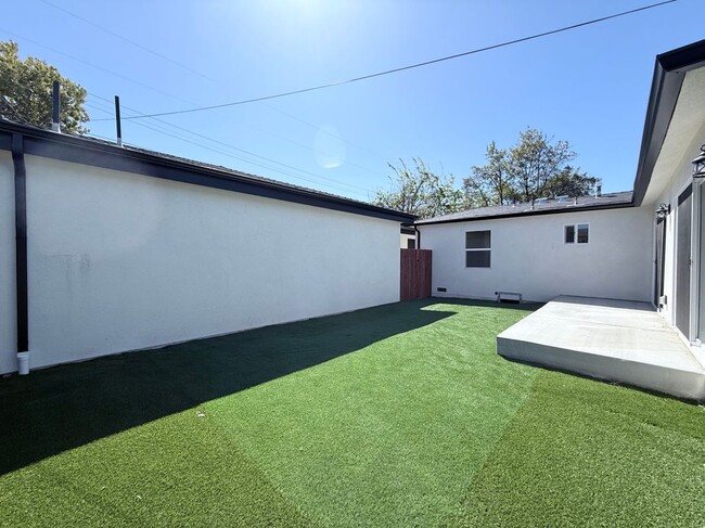 Building Photo - 12542 Emelita St