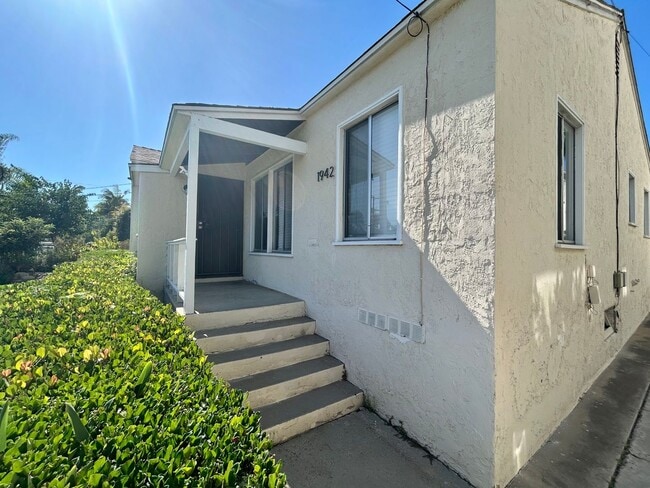 Building Photo - 3 Bedroom Charmer in the Heart of Pacific ...
