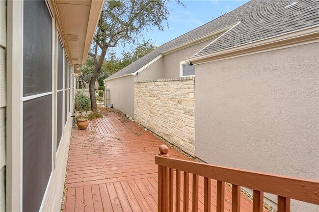 Building Photo - 27 Troon Dr