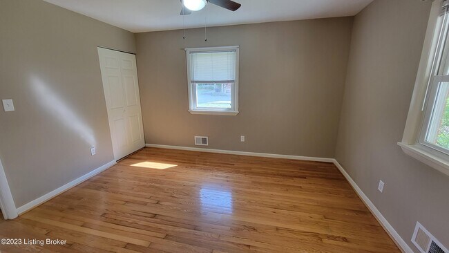 Building Photo - 11616 Maple Way