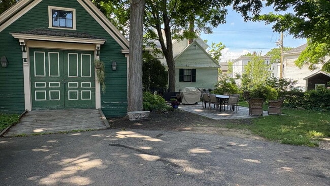 Building Photo - Stunning 4BR Victorian Home with 6 Off-Street Parking Spaces – Flexible Mid- to Long-Term Rental ...
