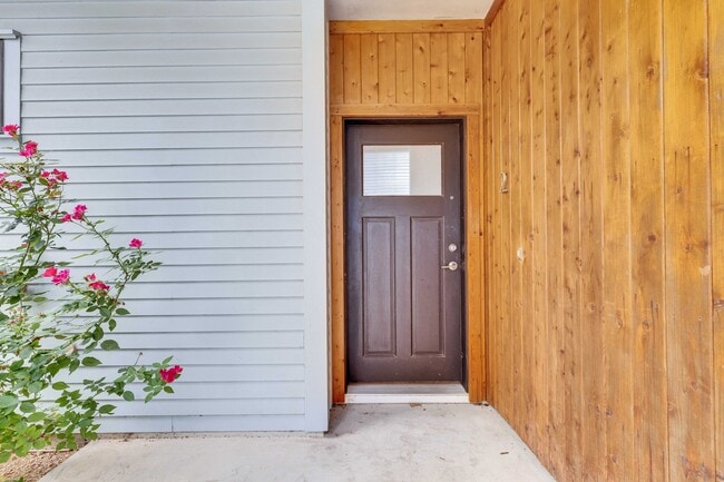 Building Photo - 3505 Villa Ct