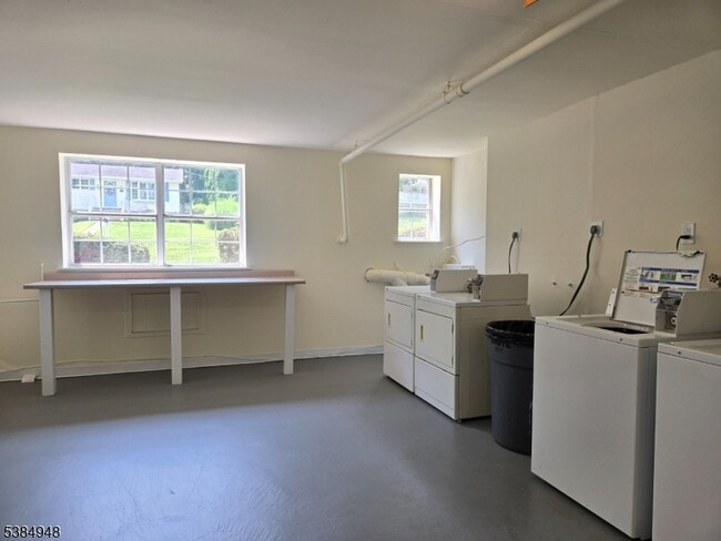 Building Photo - 1041 Ridge St