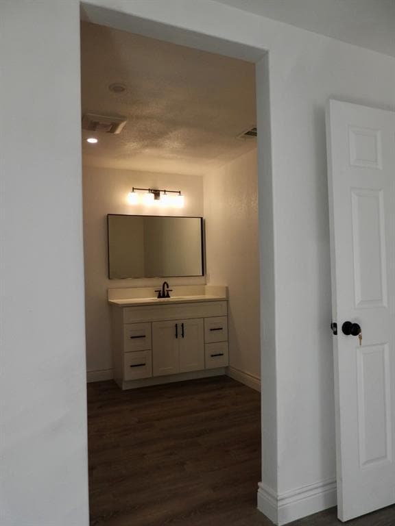 Building Photo - 1619 Rutland Dr