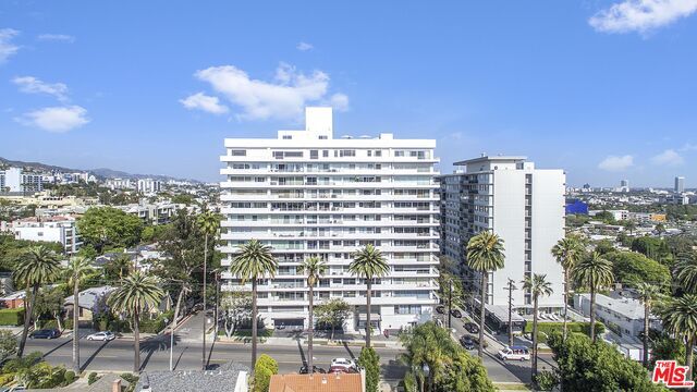 Primary Photo - 838 N Doheny Dr
