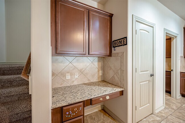 Building Photo - 2211 Argos Dr