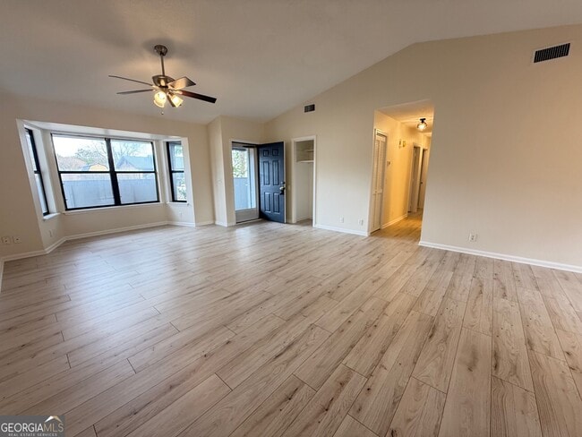 Building Photo - 204 Westgate Cir