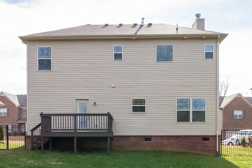 Building Photo - 6465 Paddington Way