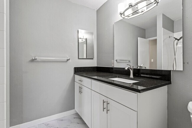 Building Photo - REDUCED PRICE! 2 bed / 1 bath - Whispering...