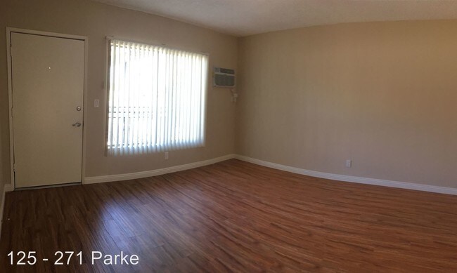 Building Photo - 271 Parke St