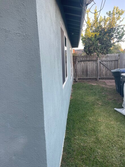 Building Photo - 2295 Orange Ave