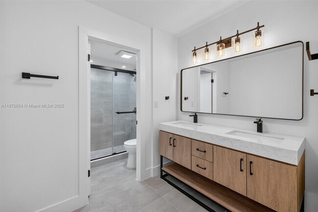 Building Photo - 2812 N 46th Ave
