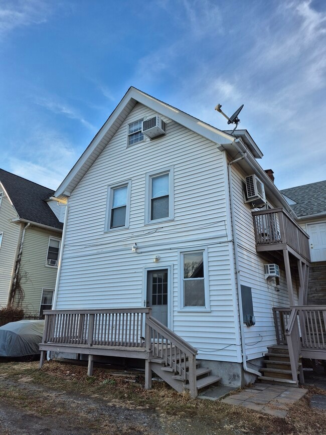 Building Photo - 2979 Fairfield Ave