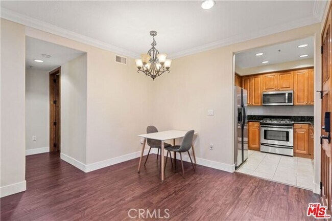 Building Photo - 1401 S St Andrews Pl