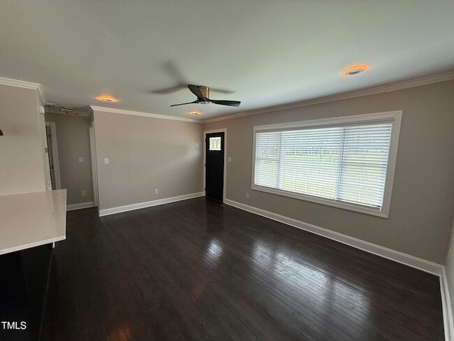 Building Photo - 215 Walnut St