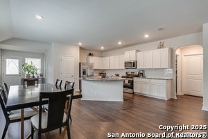 Building Photo - 9811 Kalm Brome