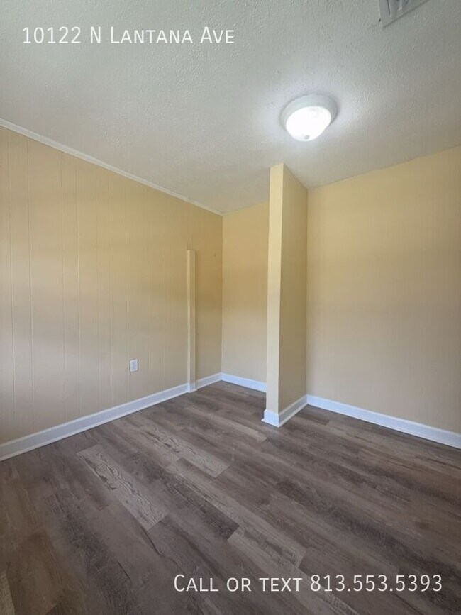 Building Photo - 10122 N Lantana Ave