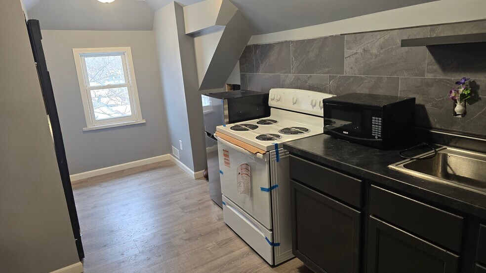 Building Photo - 1550 Richard Gordon Hatcher Blvd