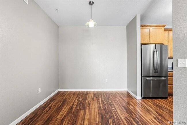 Building Photo - Spacious 2BR Condo convenient to DTC, Auro...