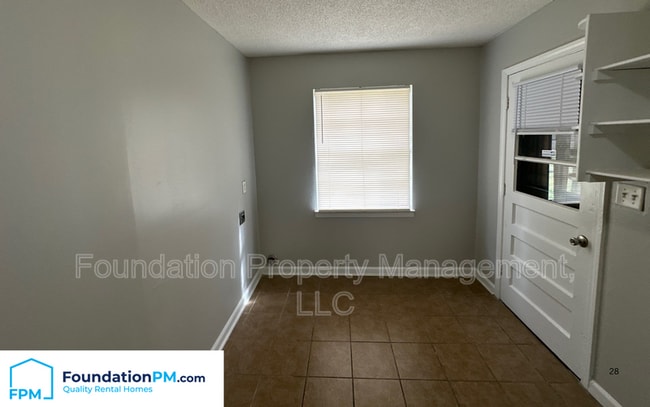 Building Photo - 1645 Kilarney Ave