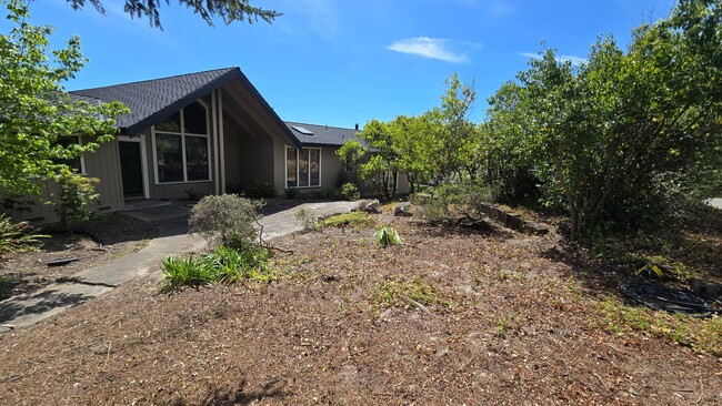 Building Photo - Beautiful West County Property Minutes Fro...