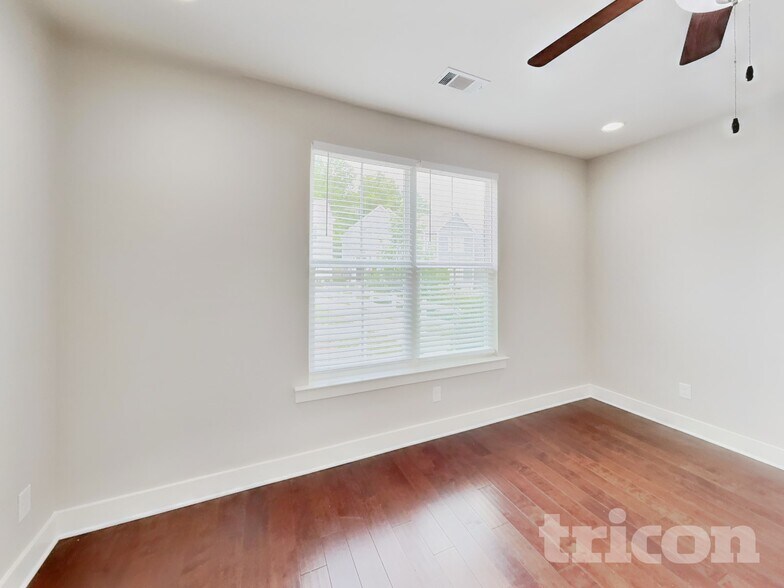 Building Photo - 1326 Sula Dr
