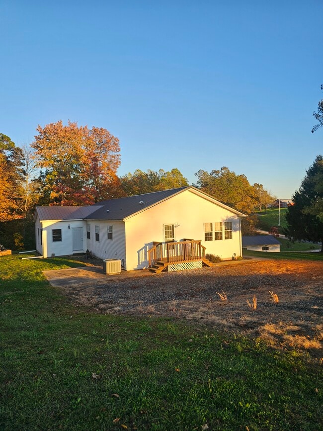 Building Photo - 559 Robert Kelly Rd