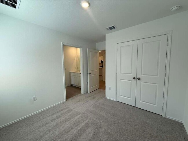 Building Photo - 205 Herald Dr