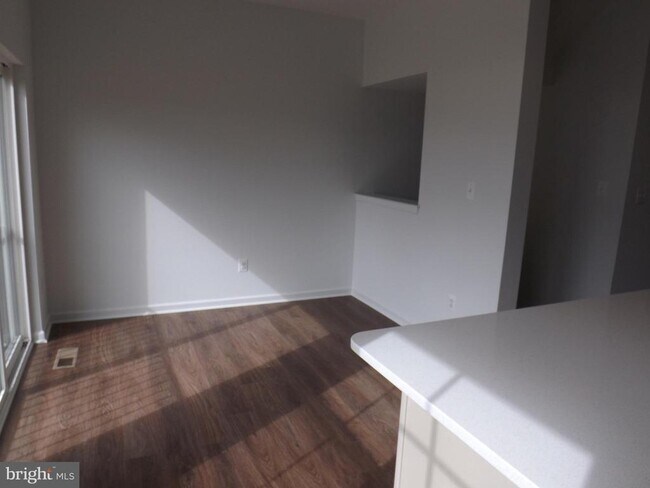 Building Photo - 26 Kirby Ct