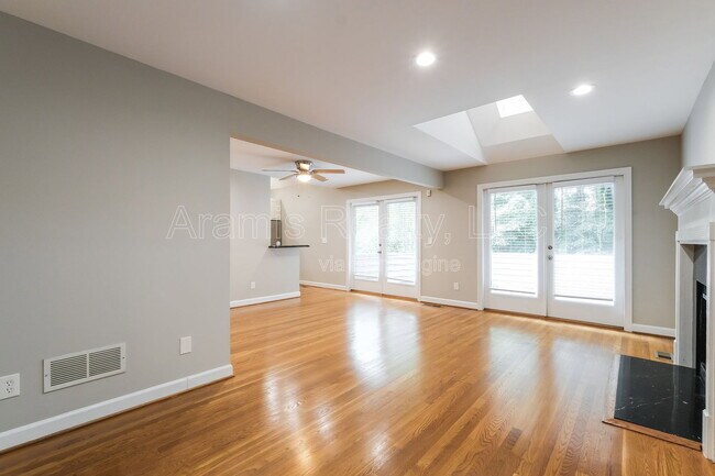 Building Photo - 280 Halah Cir NE