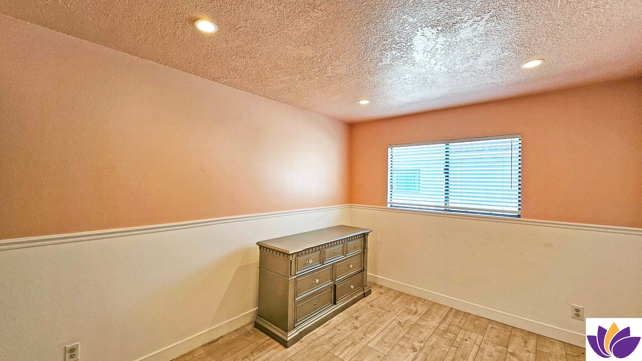 Building Photo - 18130 Oxnard St
