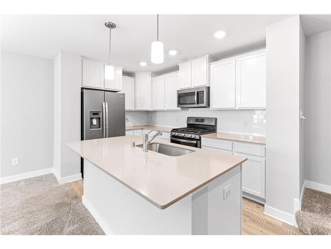 Building Photo - Spacious 3BR Townhome with Loft & Attached 2-Car Garage - Available NOW!