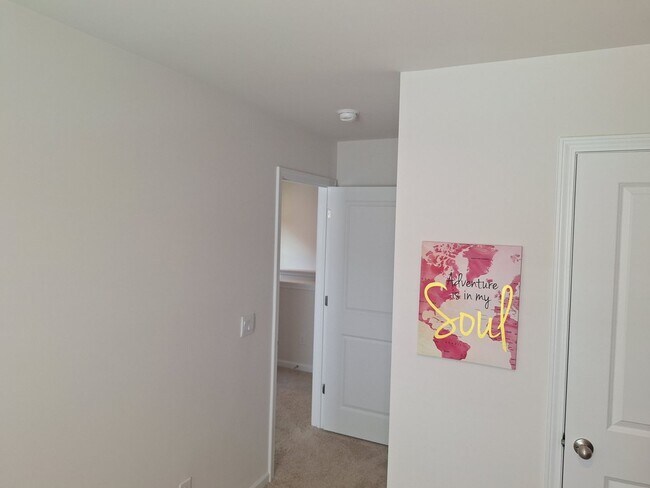 Building Photo - Lovely Four Bedroom Home  Approximately 5 Minutes Away from Gate Ft Jackson and 30 Minutes from S...